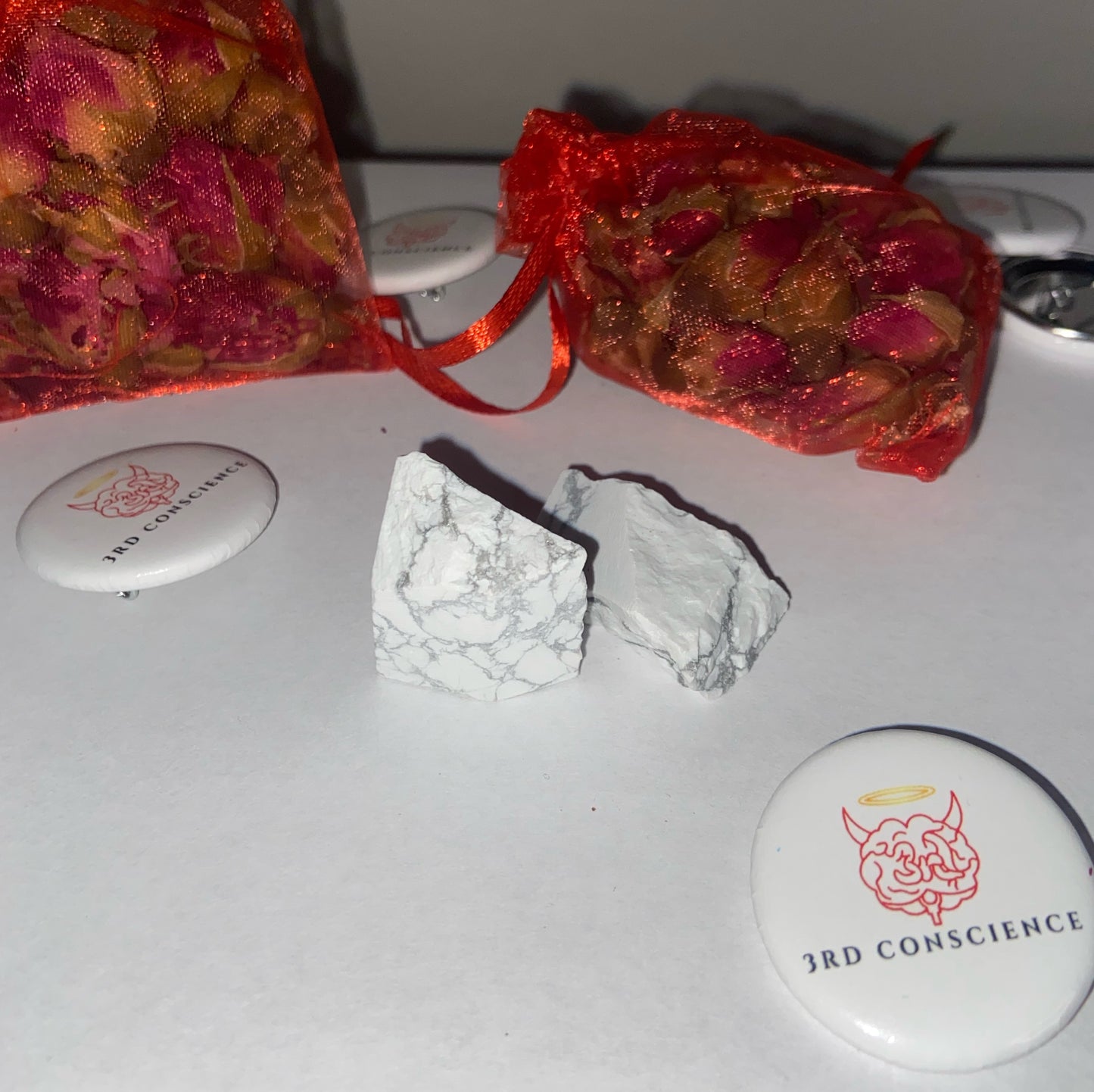 Howlite (calming & clarity)